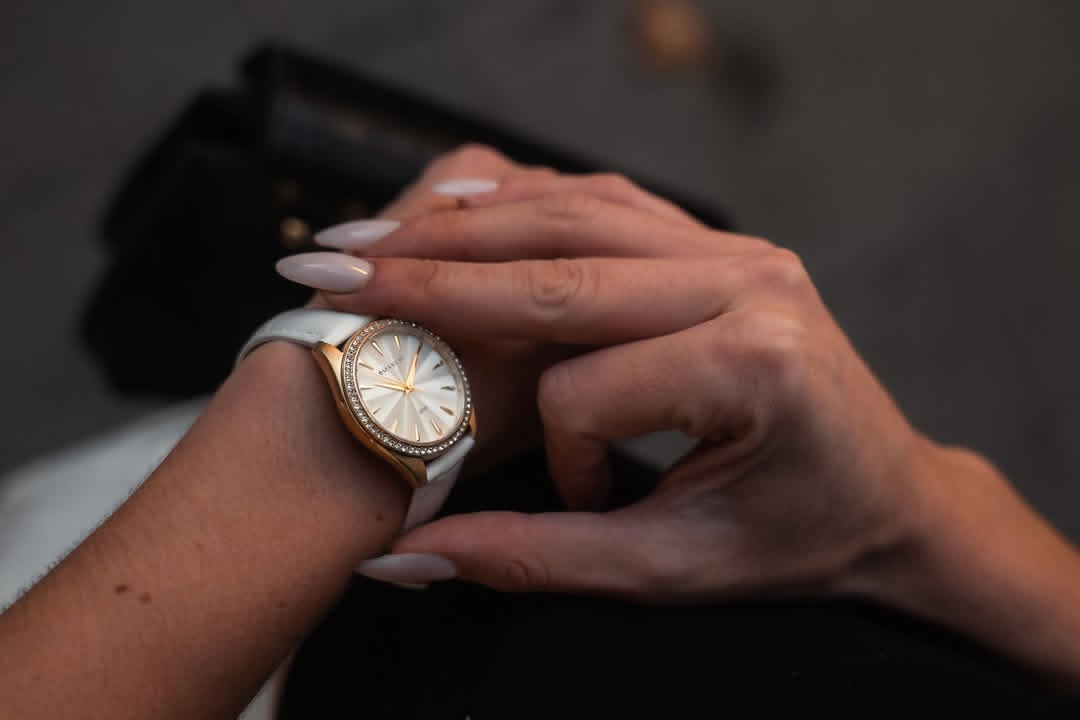 Sydney Crystal-Embellished Analogue Watch  –White Dial, Gold Tone Case & White Leather Band